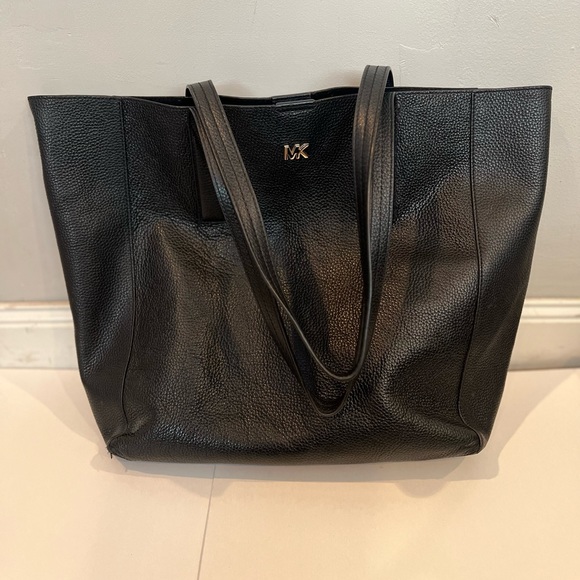 Michael Kors Handbags - MK Pebble Tote